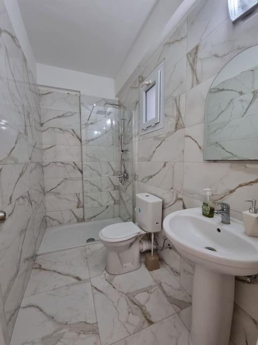 Gems'S Apartment - Luxury 3 Bedroom Penthouse With Pool Karavas  Eksteriør bilde