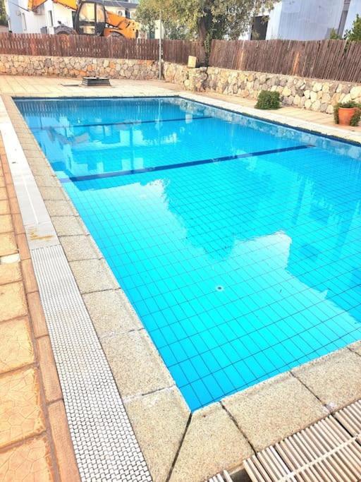 Gems'S Apartment - Luxury 3 Bedroom Penthouse With Pool Karavas  Eksteriør bilde