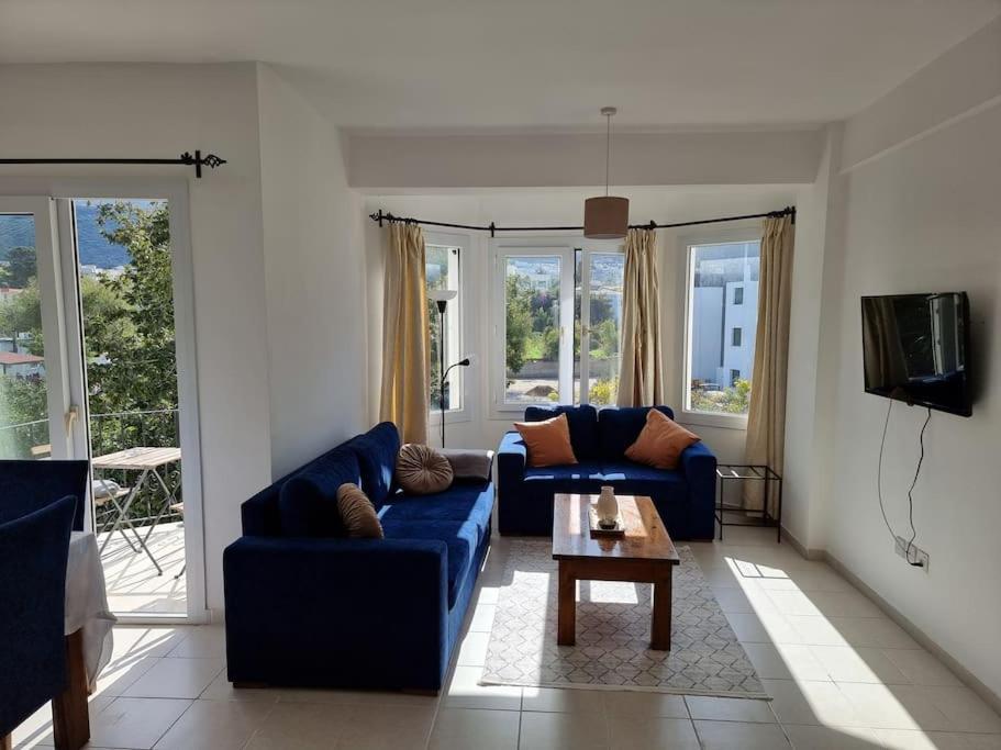 Gems'S Apartment - Luxury 3 Bedroom Penthouse With Pool Karavas  Eksteriør bilde